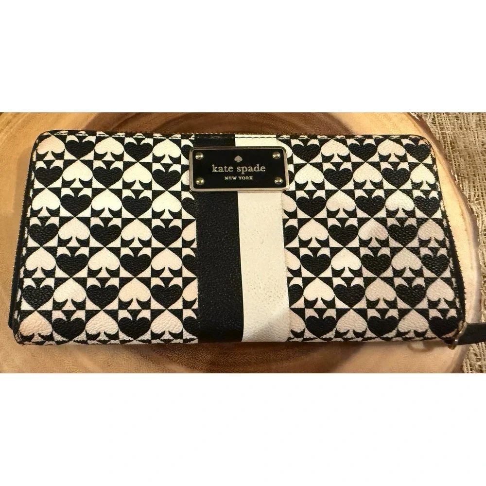 KATE SPADE 2015 NEDA WALLET BLACK/WHITE SPADES AND STRIPED PENN PLACE‎